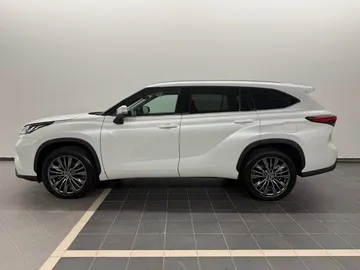 Купить Toyota Highlander, IV (XU70) Белый 2.0 AT (248 л.с.) 4WD от 5799000 ₽. в Самаре