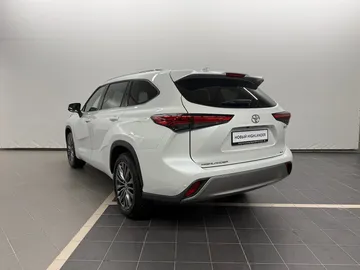 Купить Toyota Highlander, IV (XU70) Белый 2.0 AT (248 л.с.) 4WD от 5799000 ₽. в Самаре